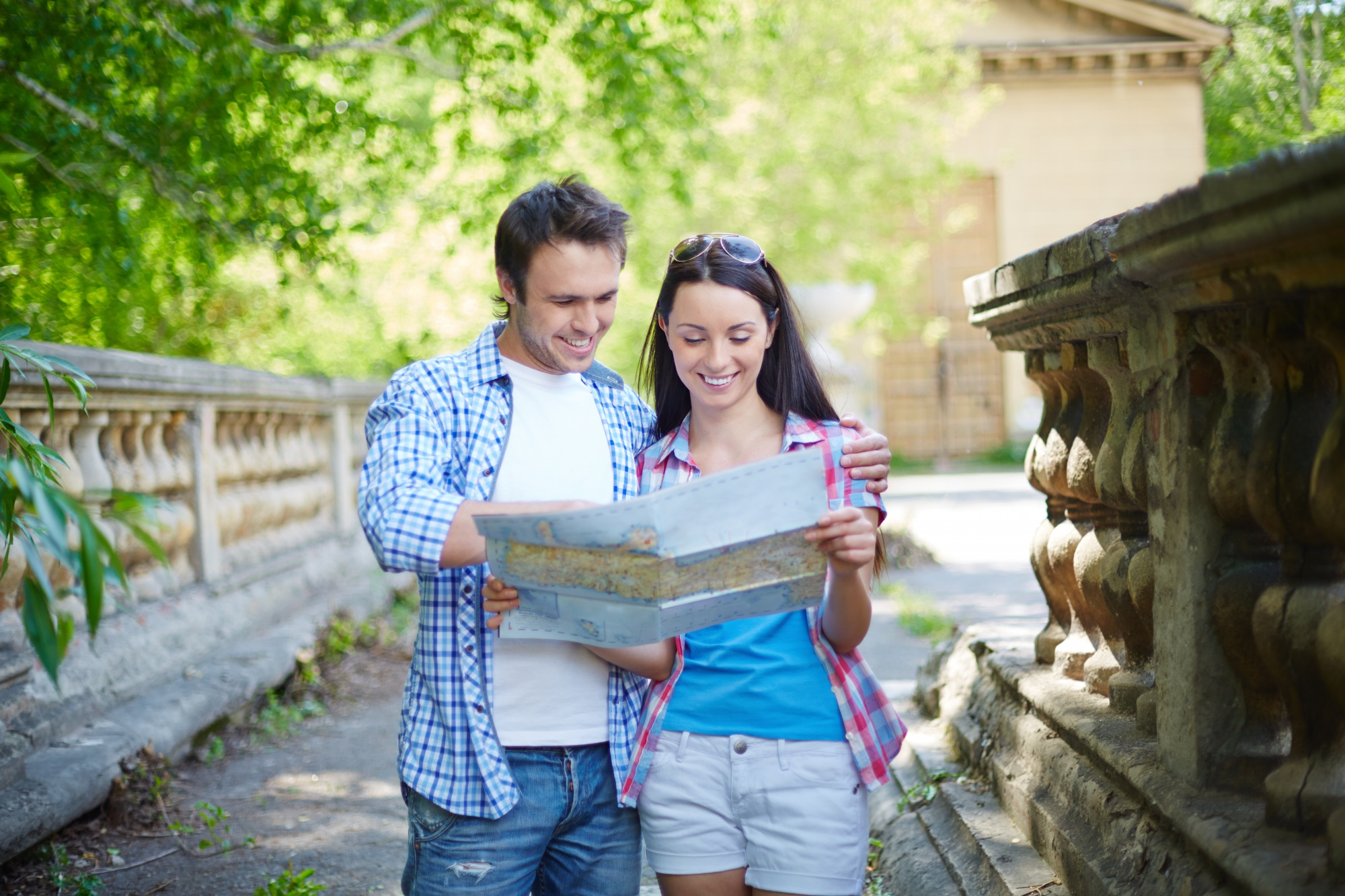 smiling-couple-looking-city-map